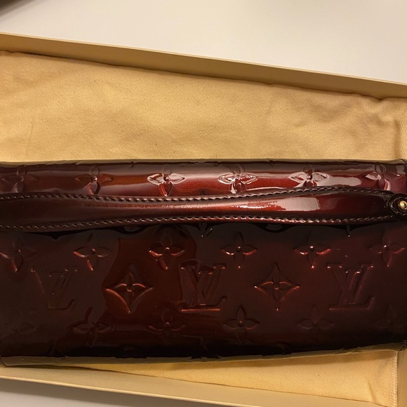 Louis Vuitton Vernis Sunset Blvd Clutch Amaranth - Picture 5 of 8